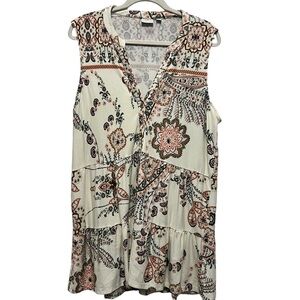New Directions Plus Size Tank Top size 1X. . Floral print, v-neck.